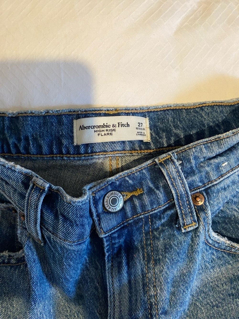 Abercrombie & Fitch Wide-Leg Flare Jeans in Medium Blue size 27